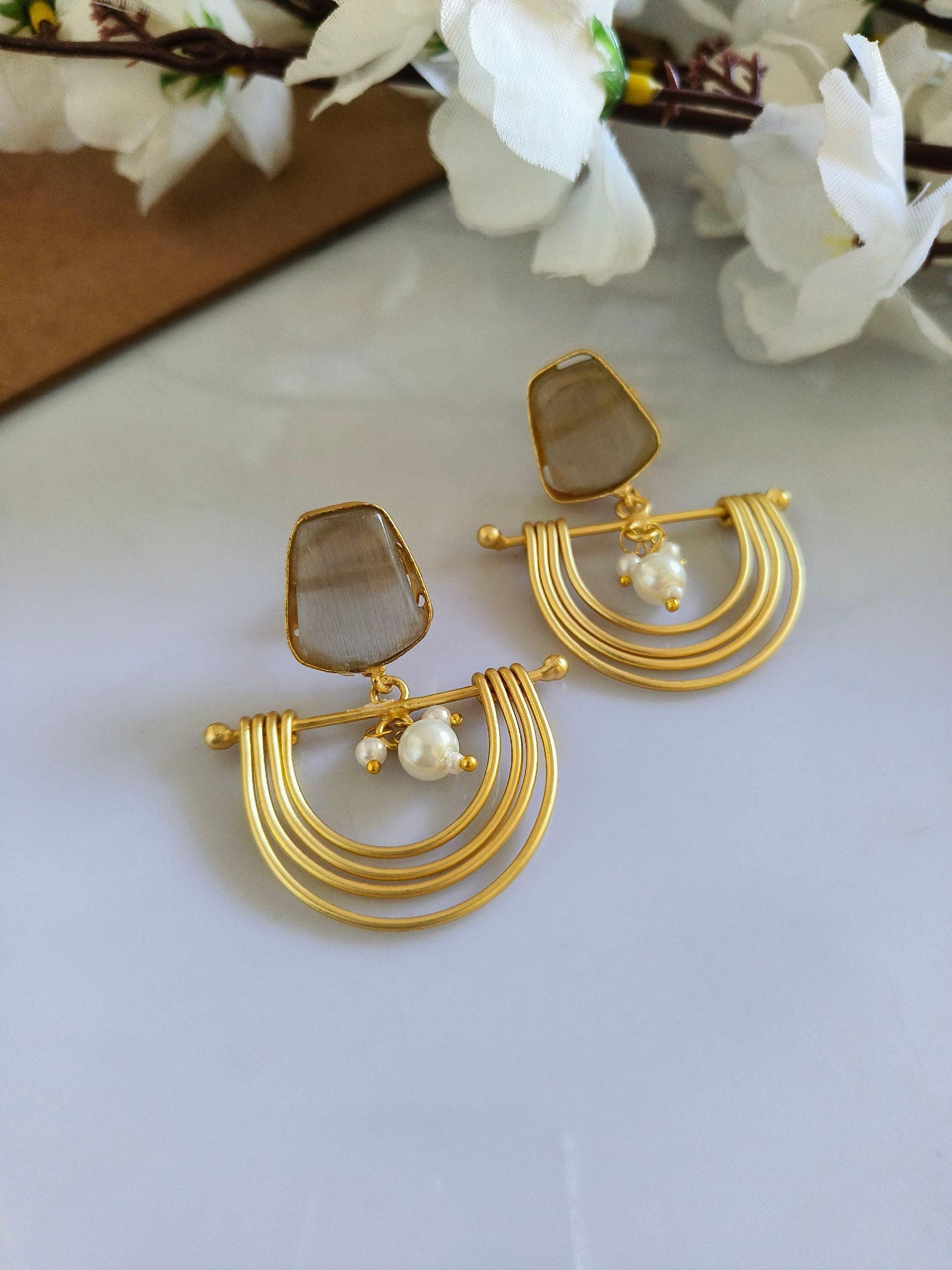 Golden Dangler Earring 