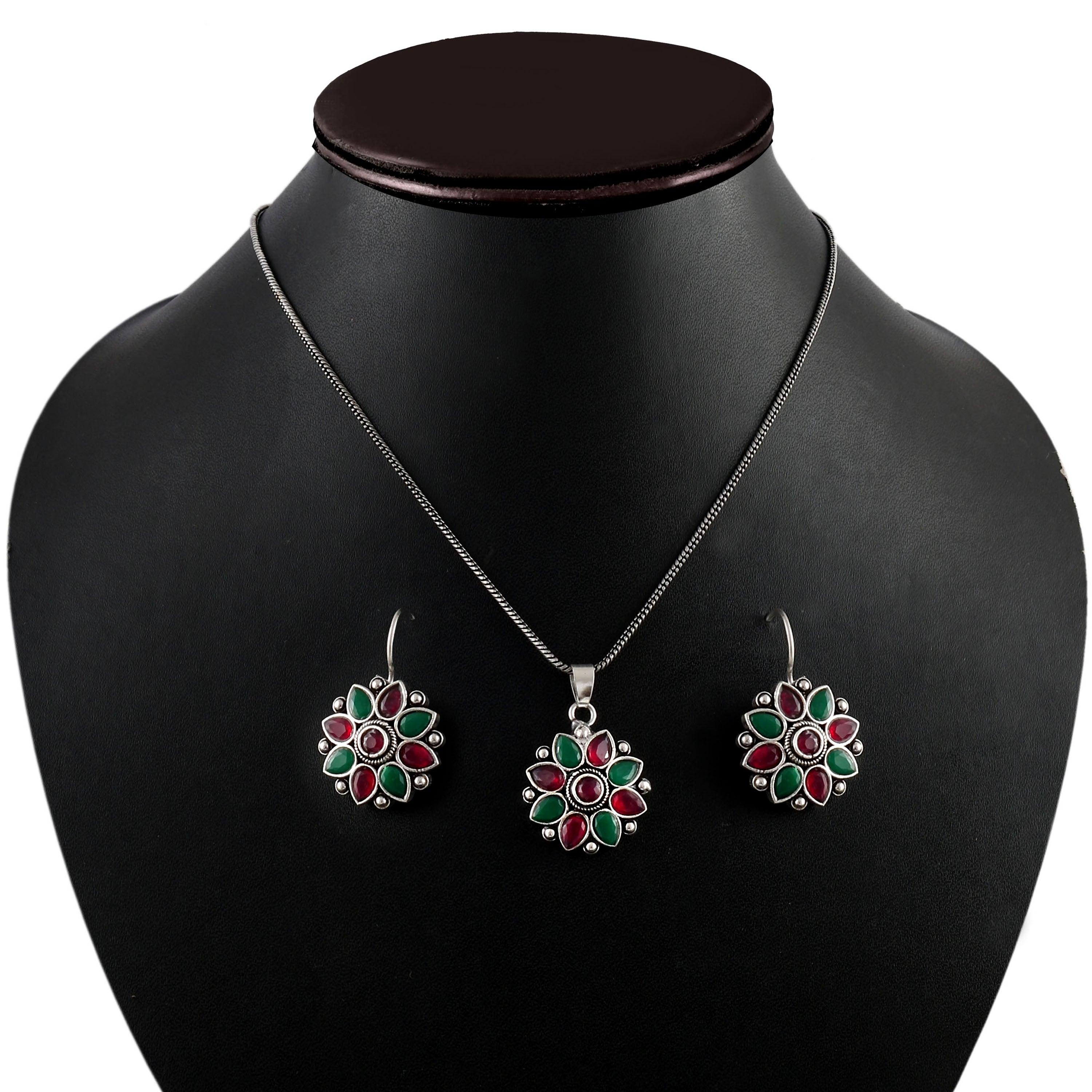 Pendant set