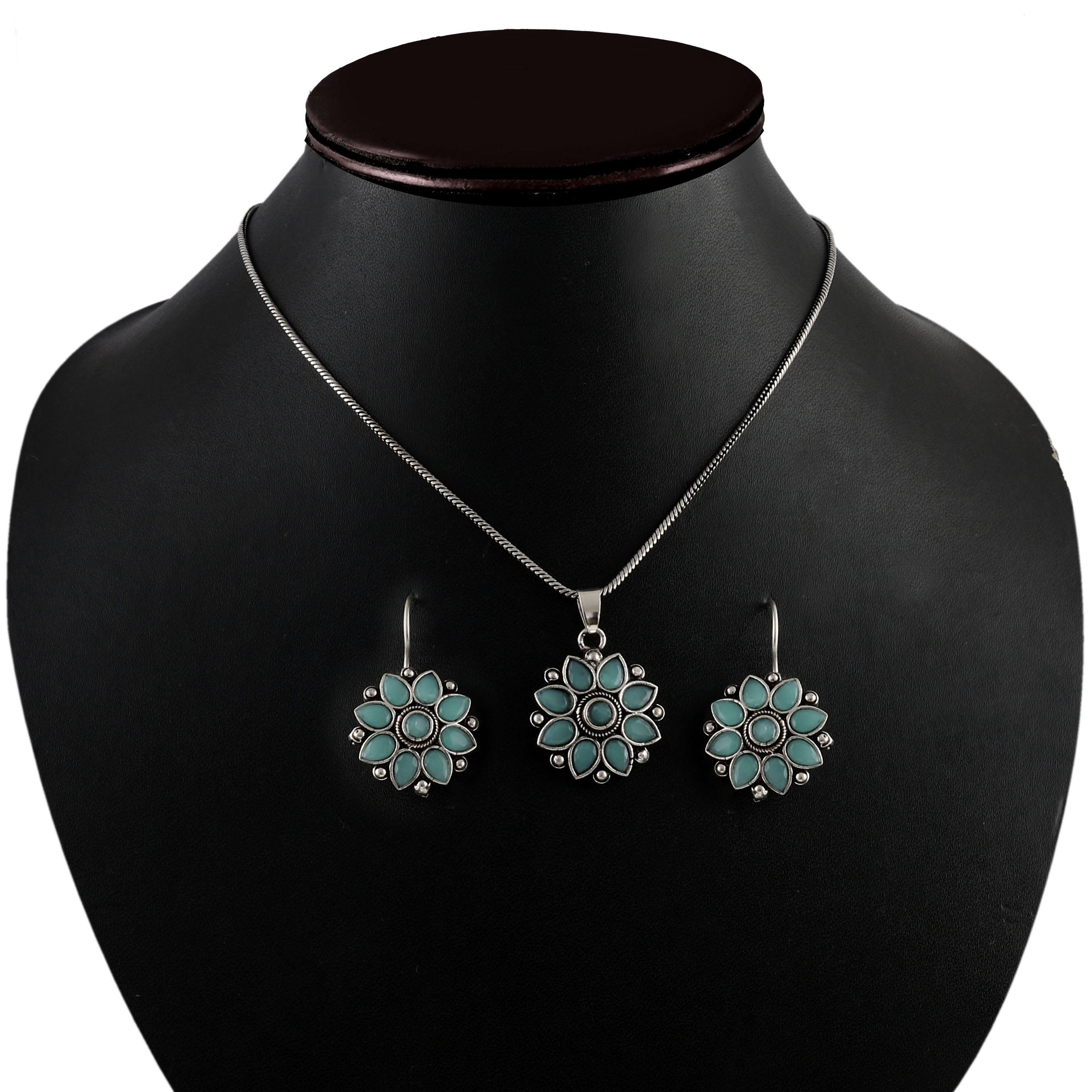 Pendant set