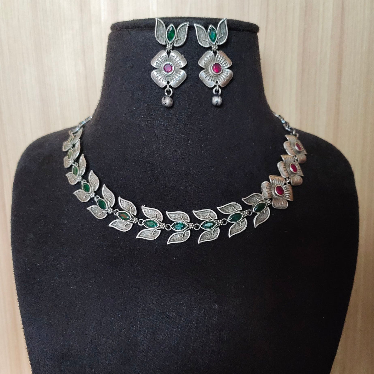 Antique Silver Floral Leaf Necklace Set | Dynamic Jewelove